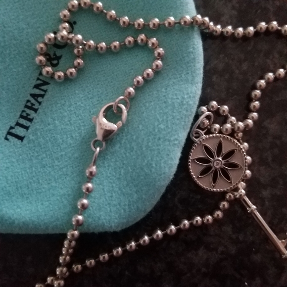 Tiffany &Co Small Daisy Key With Diamond - Picture 6 of 7